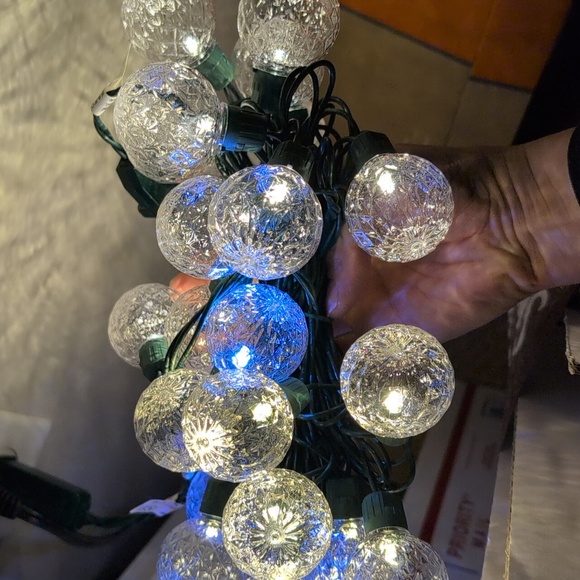 LED Dual Color Twinkle Christmas Lights in White and Blue NEW (set #2) - Picture 3 of 8